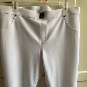 Hue, size XL, white polyester/spandex knit leggings